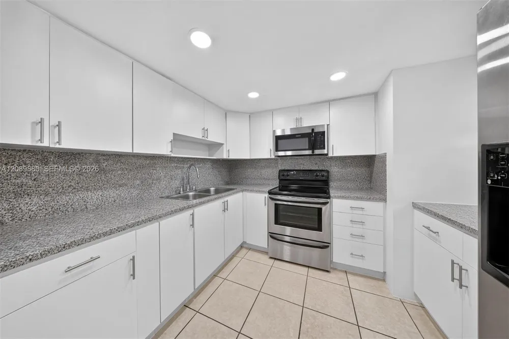 9686 Fontainebleau Blvd #106 Miami, FL 33172