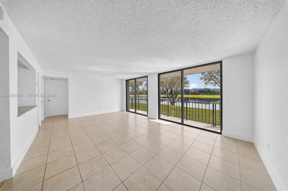 9686 Fontainebleau Blvd #106 Miami, FL 33172