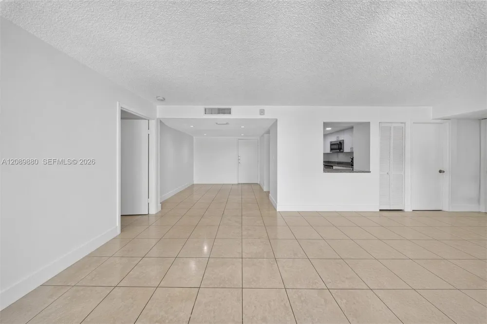 9686 Fontainebleau Blvd #106 Miami, FL 33172