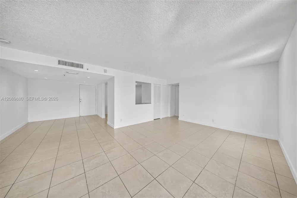 9686 Fontainebleau Blvd #106 Miami, FL 33172