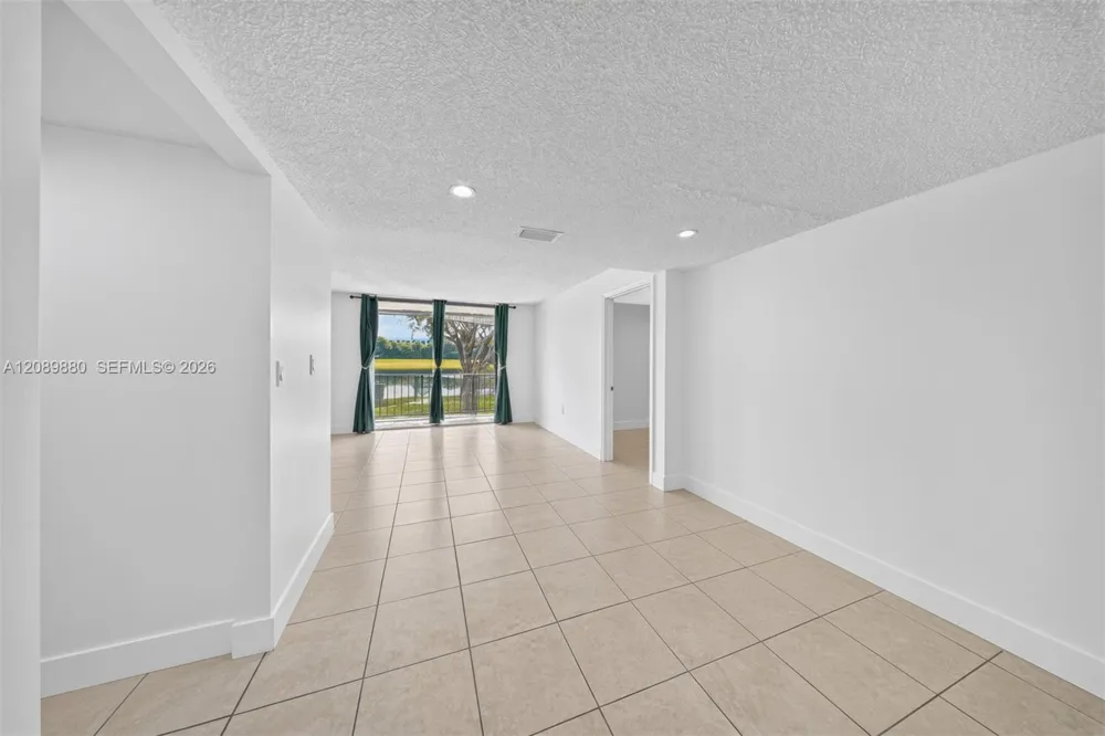 9686 Fontainebleau Blvd #106 Miami, FL 33172
