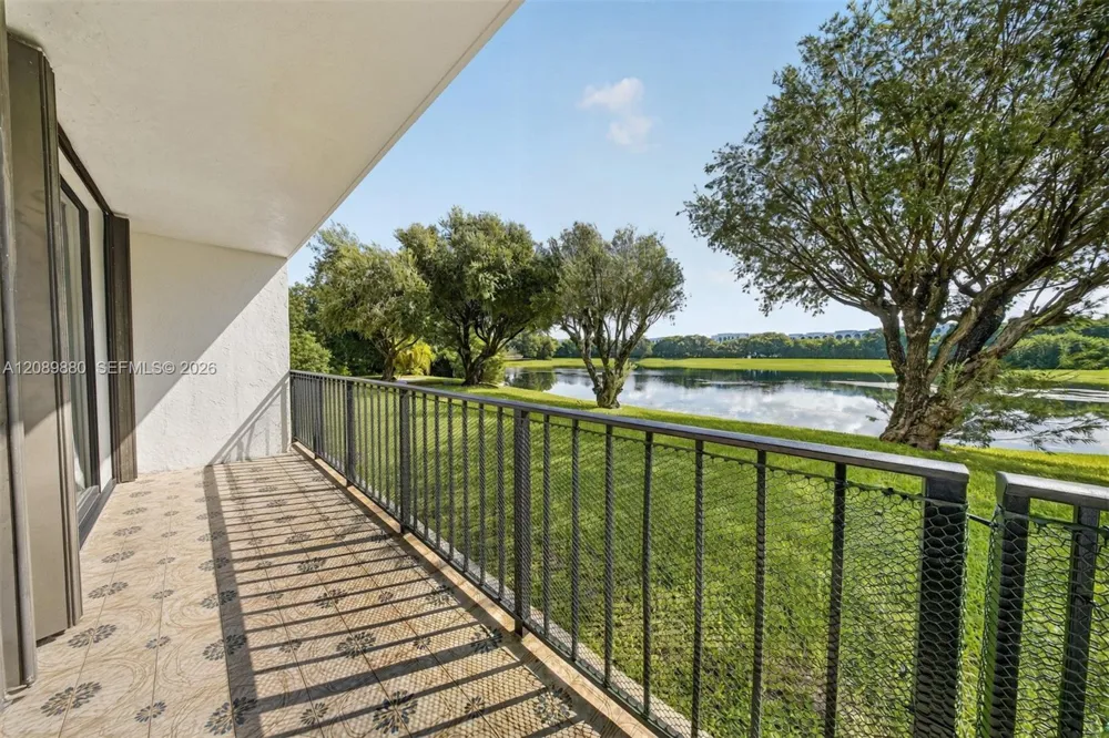 9686 Fontainebleau Blvd #106 Miami, FL 33172