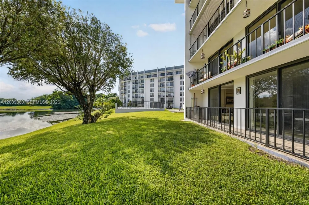 9686 Fontainebleau Blvd #106 Miami, FL 33172