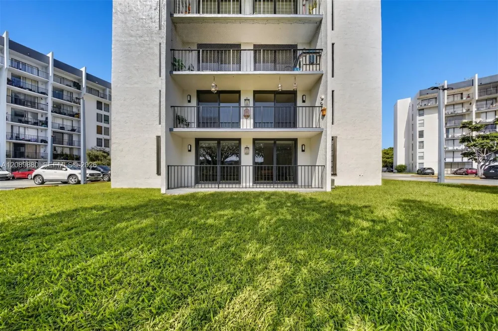 9686 Fontainebleau Blvd #106 Miami, FL 33172