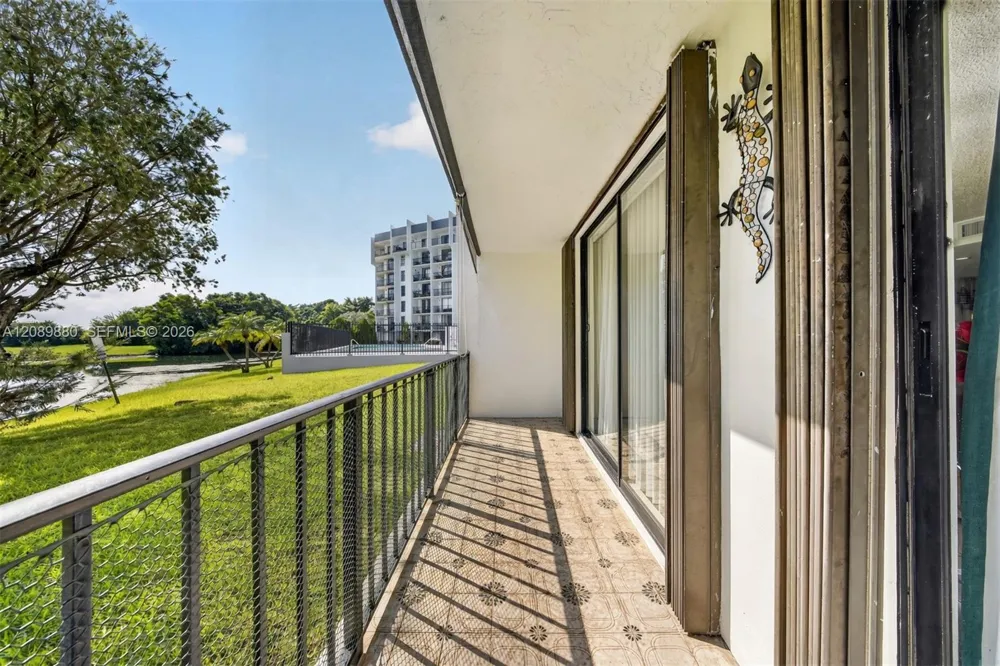 9686 Fontainebleau Blvd #106 Miami, FL 33172