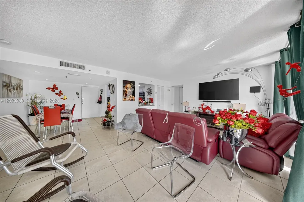 9686 Fontainebleau Blvd #106 Miami, FL 33172