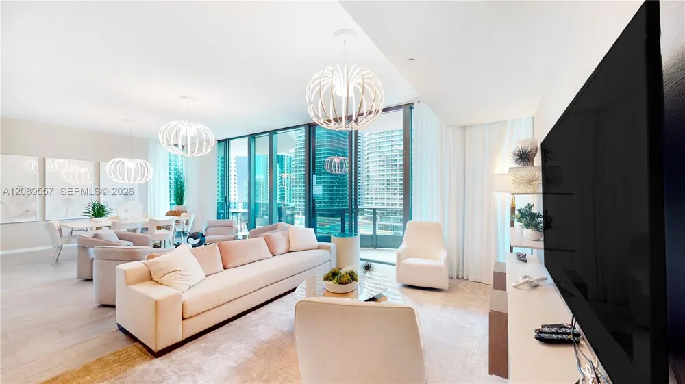 1000 Brickell Plaza #1812 Miami, FL 33131