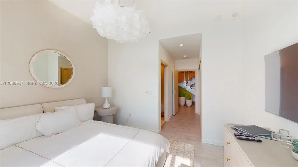 1000 Brickell Plaza #1812 Miami, FL 33131