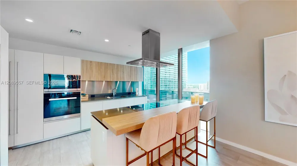 1000 Brickell Plaza #1812 Miami, FL 33131