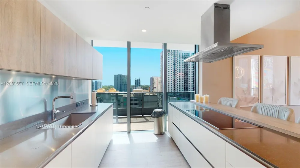 1000 Brickell Plaza #1812 Miami, FL 33131