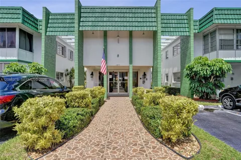 2271 NW 48th Ter #105