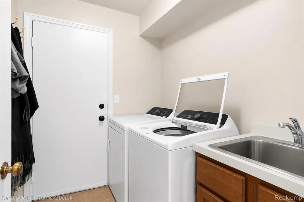 13 Timberlane Court Dearborn City, MI 48126