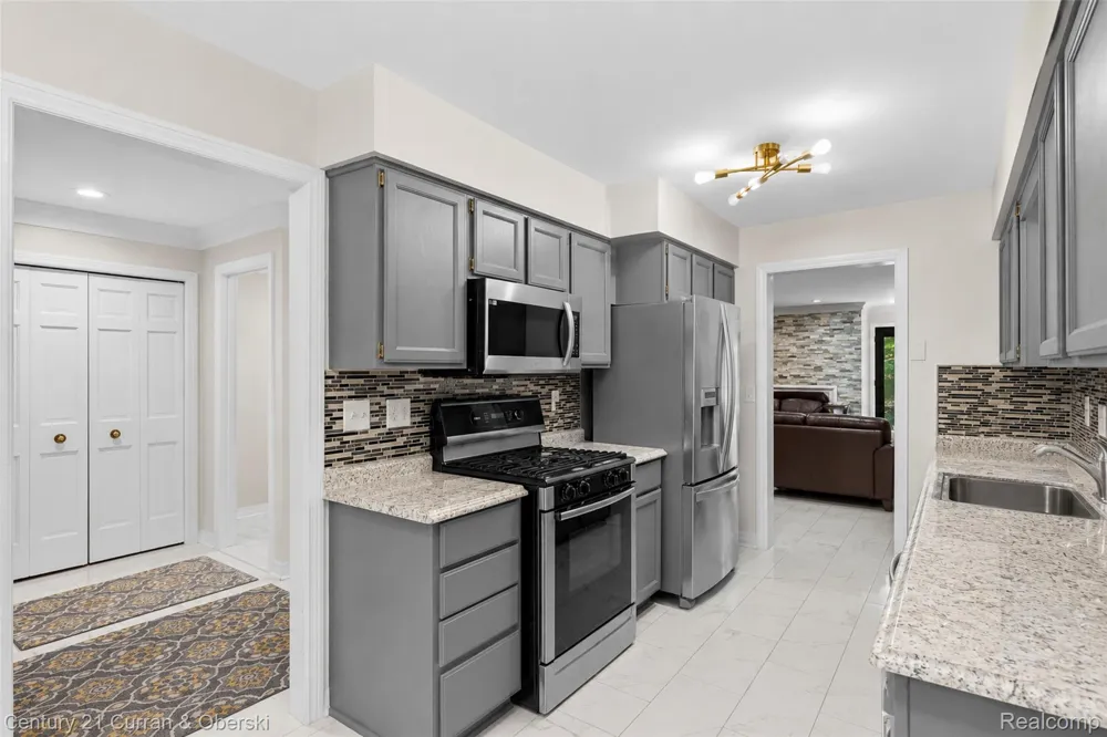 13 Timberlane Court Dearborn City, MI 48126