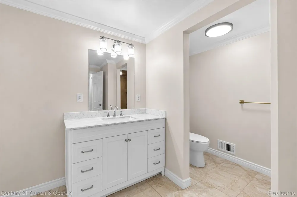 13 Timberlane Court Dearborn City, MI 48126