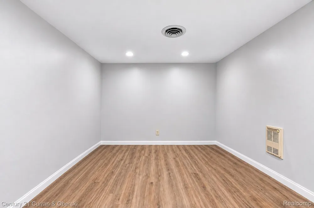 13 Timberlane Court Dearborn City, MI 48126