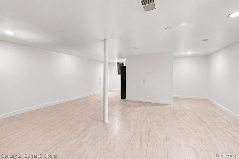 13 Timberlane Court Dearborn City, MI 48126