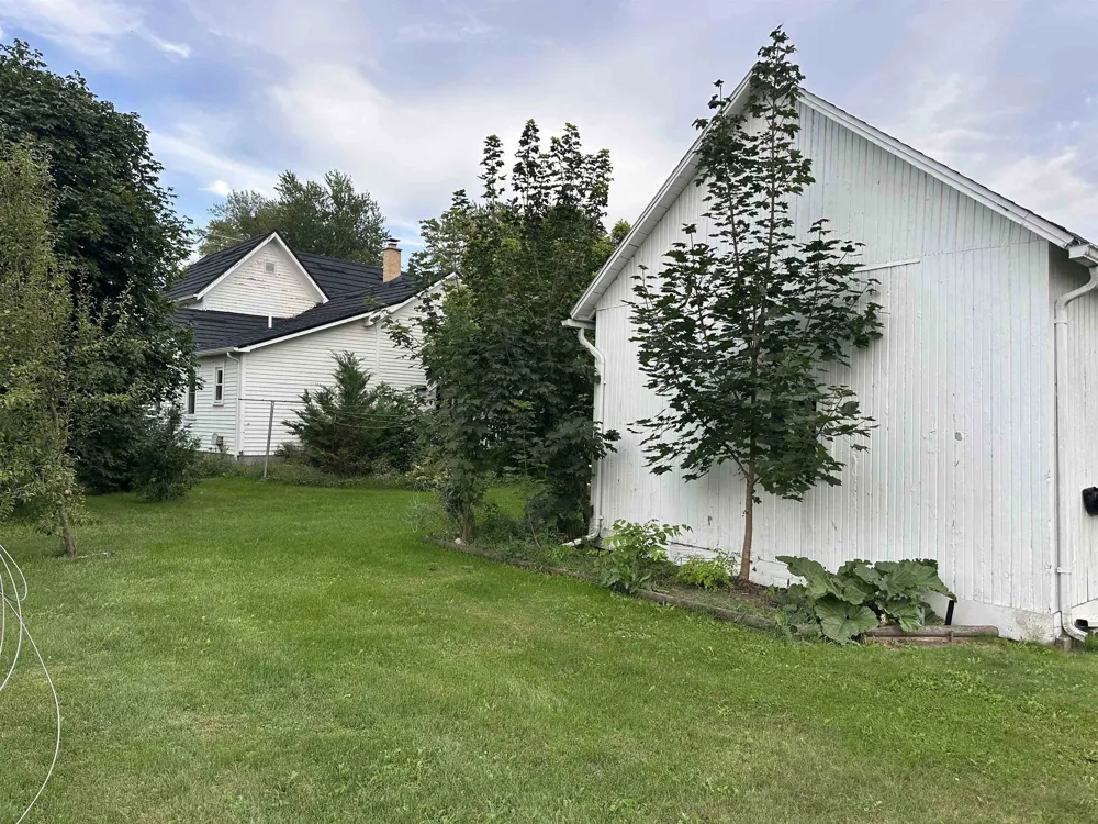 333 Chippewa Shepherd Village, MI 48838