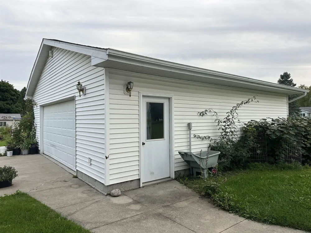 333 Chippewa Shepherd Village, MI 48838
