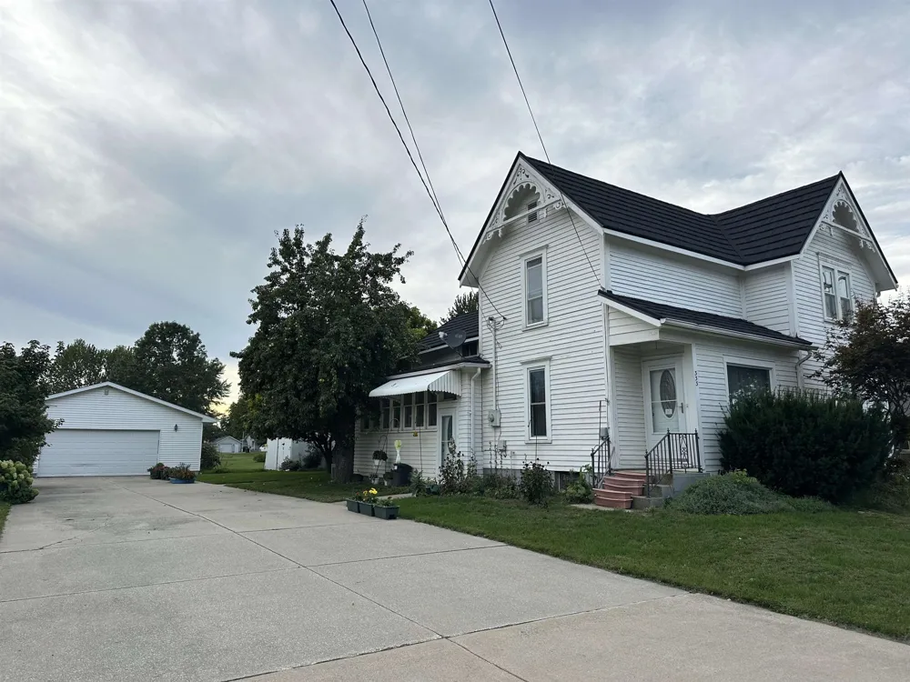 333 Chippewa Shepherd Village, MI 48838