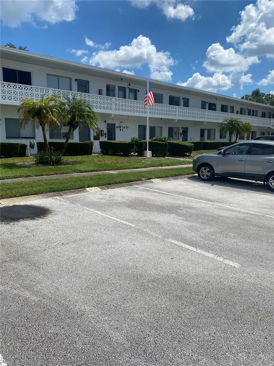 8455 112TH STREET #111 Seminole, FL 33772