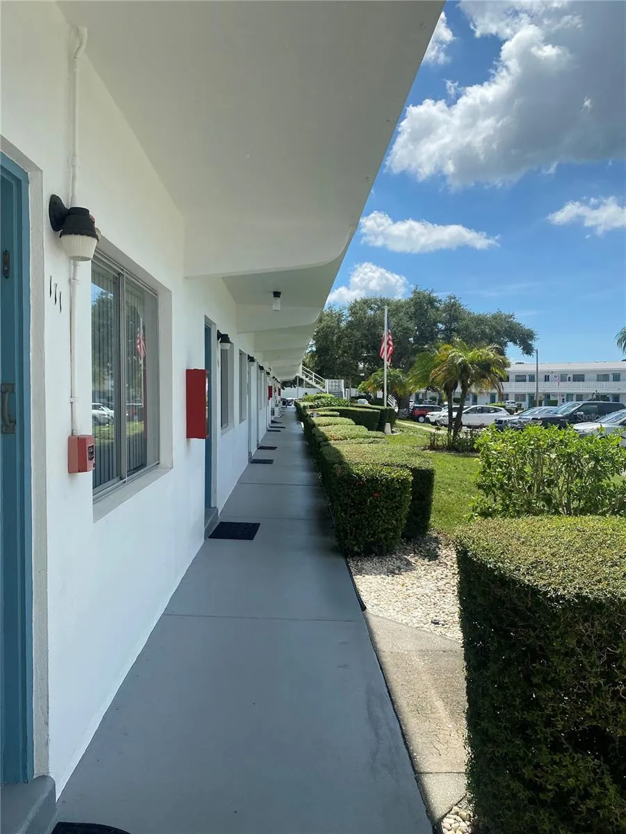 8455 112TH STREET #111 Seminole, FL 33772