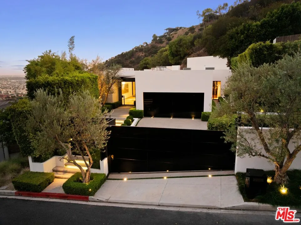 1877 Rising Glen Road Los Angeles, CA 90069