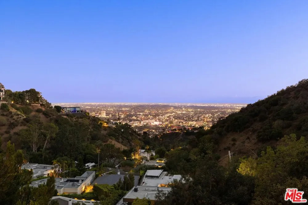 1877 Rising Glen Road Los Angeles, CA 90069