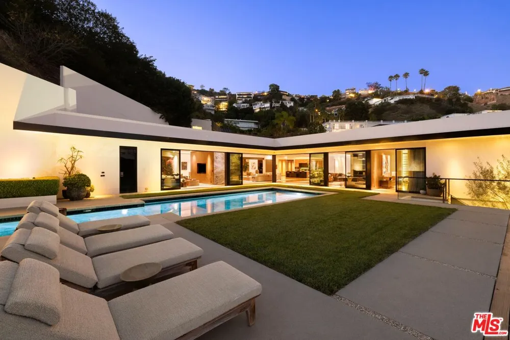 1877 Rising Glen Road Los Angeles, CA 90069