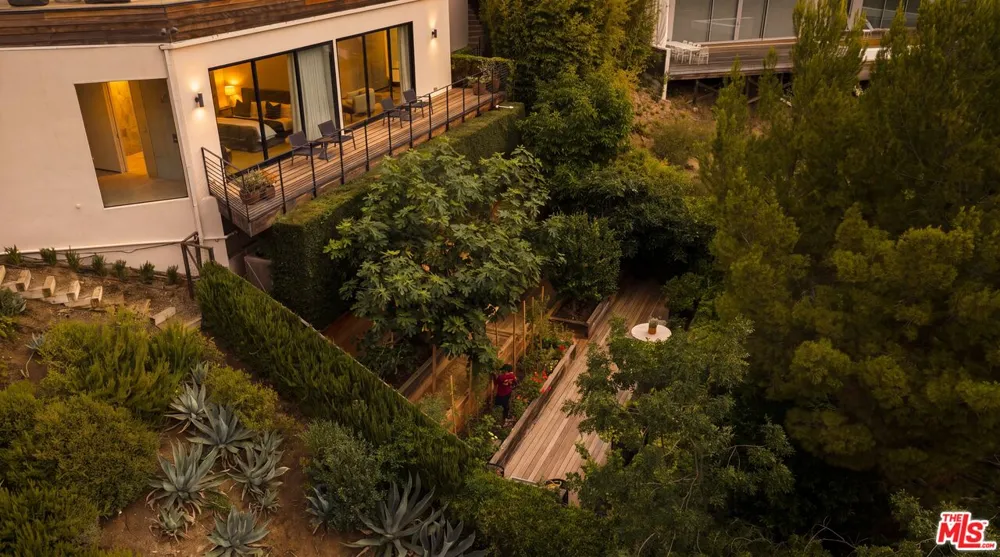 1877 Rising Glen Road Los Angeles, CA 90069