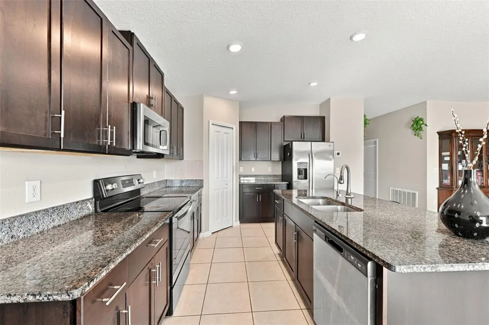15540 PEACE RIVER PLACE Sun City Center, FL 33573