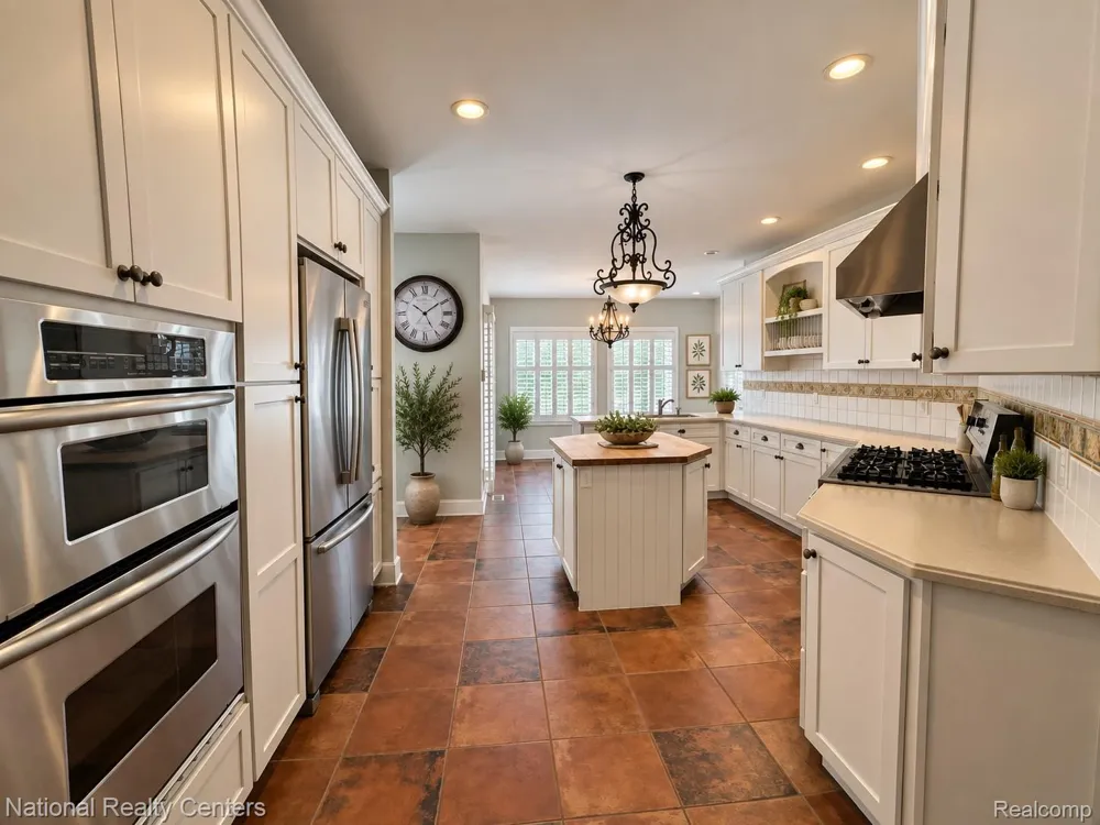 1937 Carsons Cove Commerce Charter Township, MI 48390