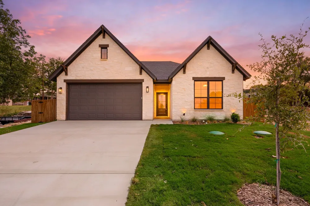 605 Mustang Trail Granbury, TX 76049
