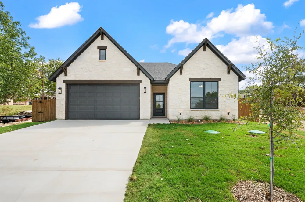 605 Mustang Trail Granbury, TX 76049