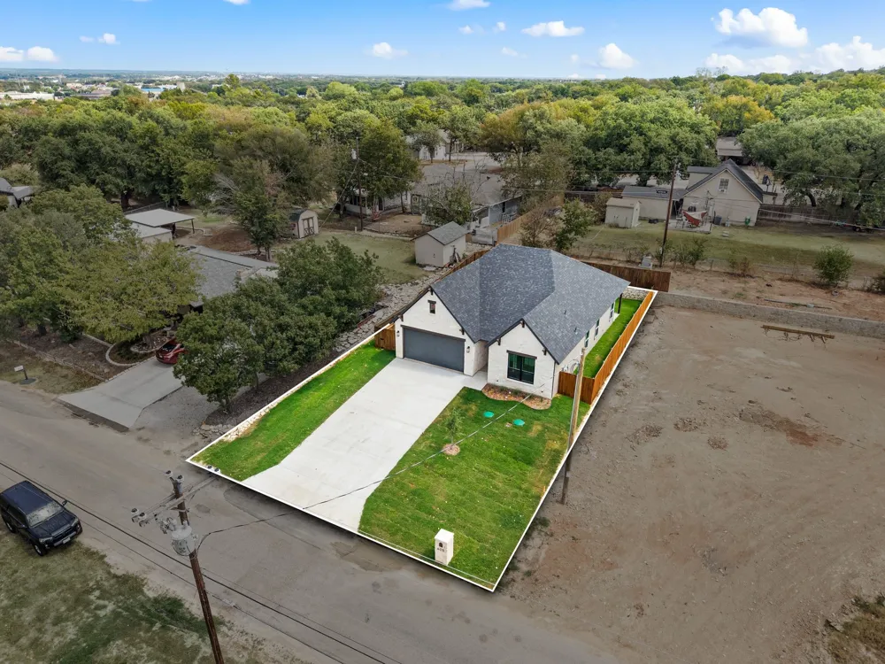 605 Mustang Trail Granbury, TX 76049