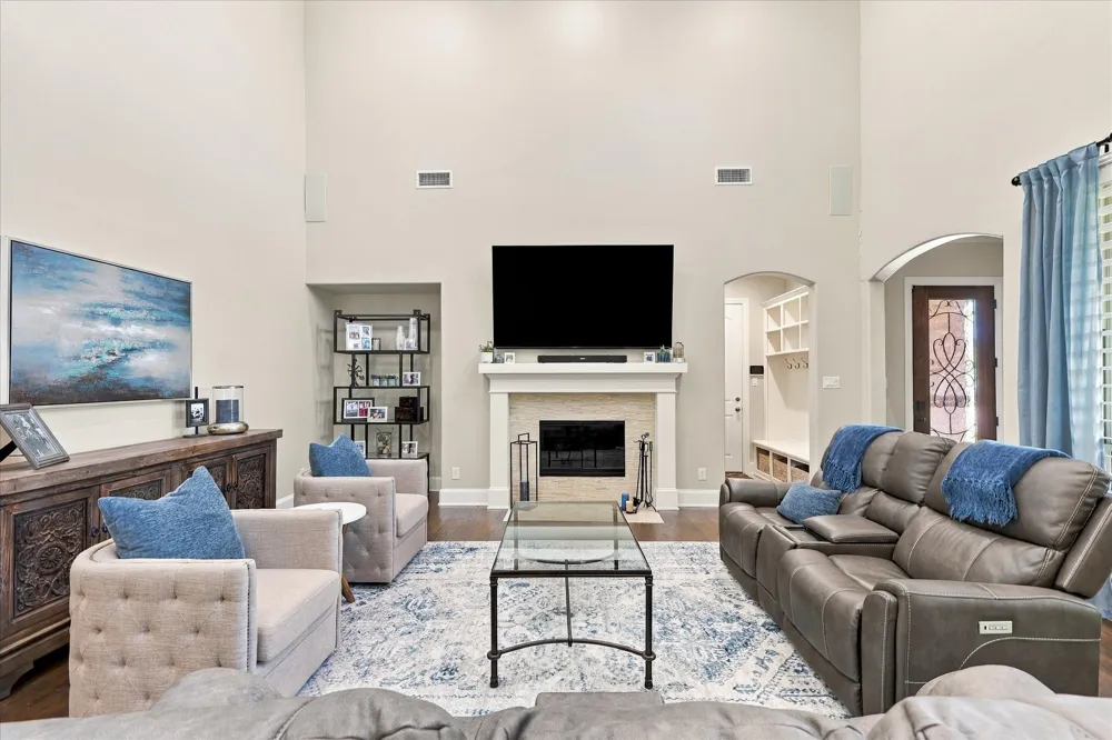 621 The Lakes Boulevard Lewisville, TX 75056