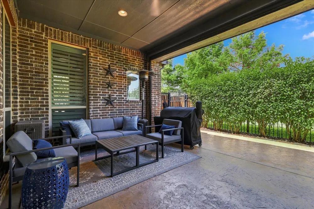 621 The Lakes Boulevard Lewisville, TX 75056