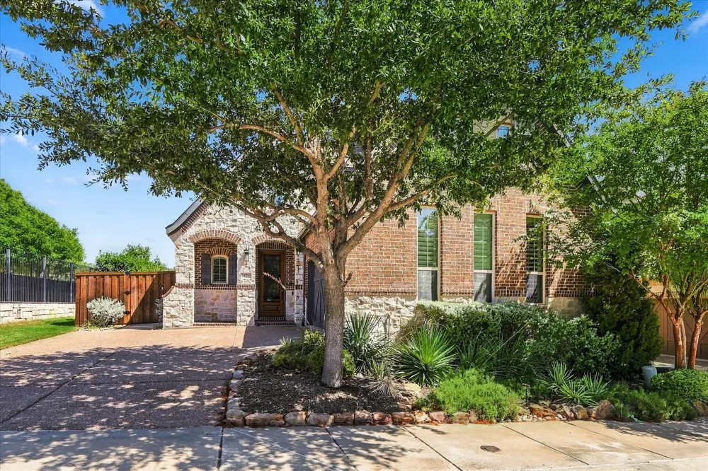 621 The Lakes Boulevard Lewisville, TX 75056