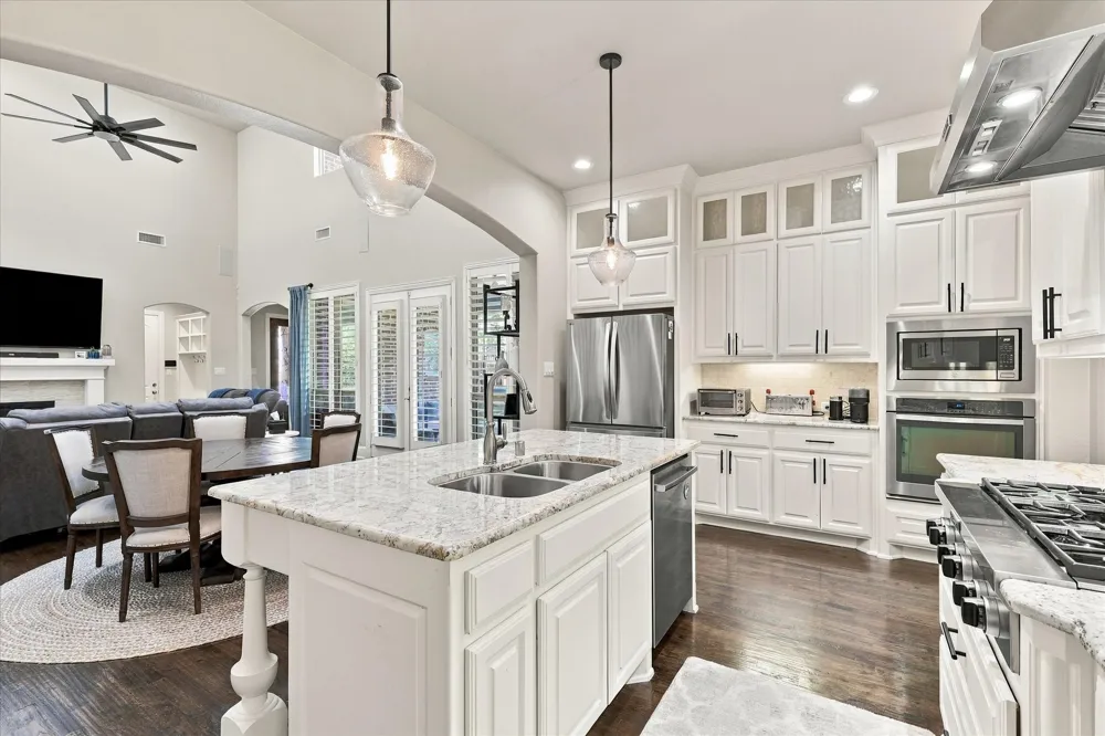 621 The Lakes Boulevard Lewisville, TX 75056