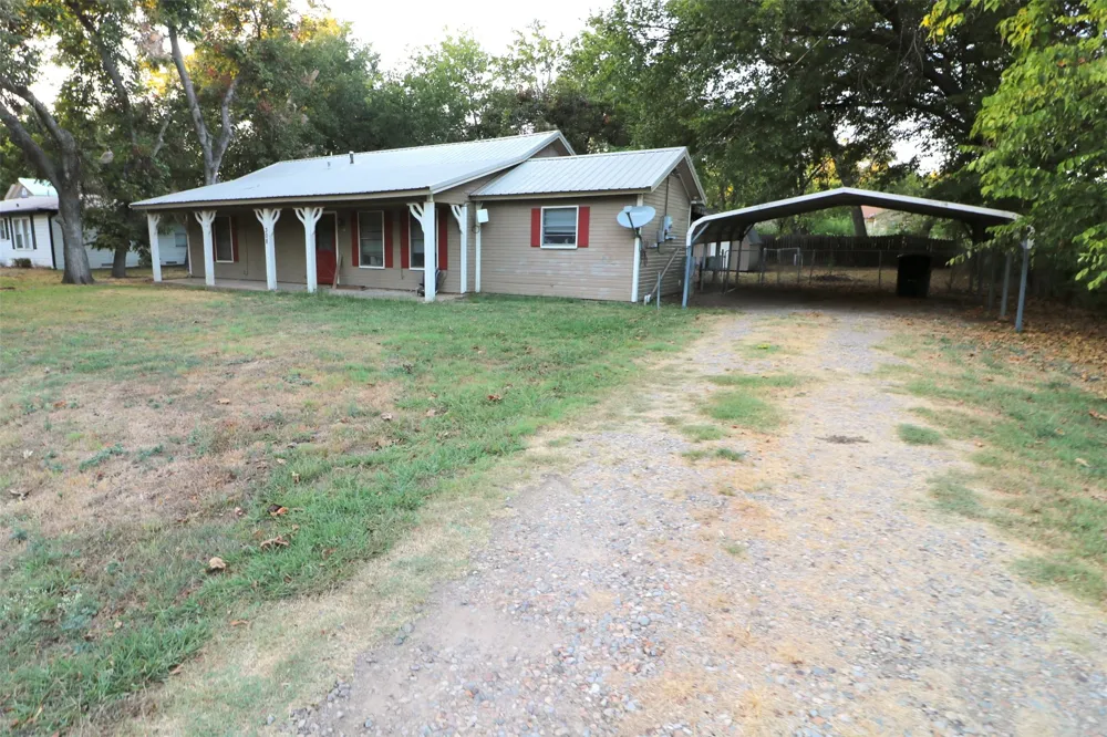 308 Honey Grove St Roxton, TX 75477