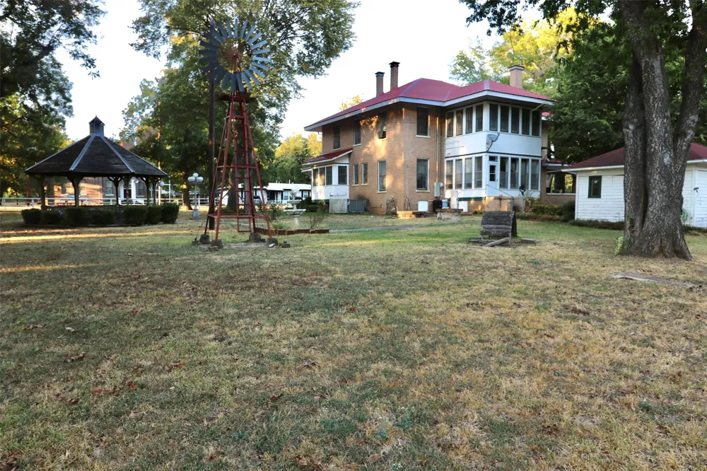 307 Honey Grove St Roxton, TX 75477