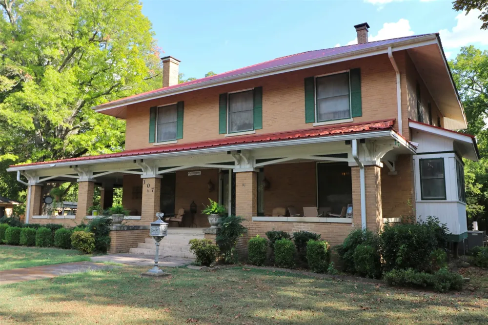 307 Honey Grove St Roxton, TX 75477