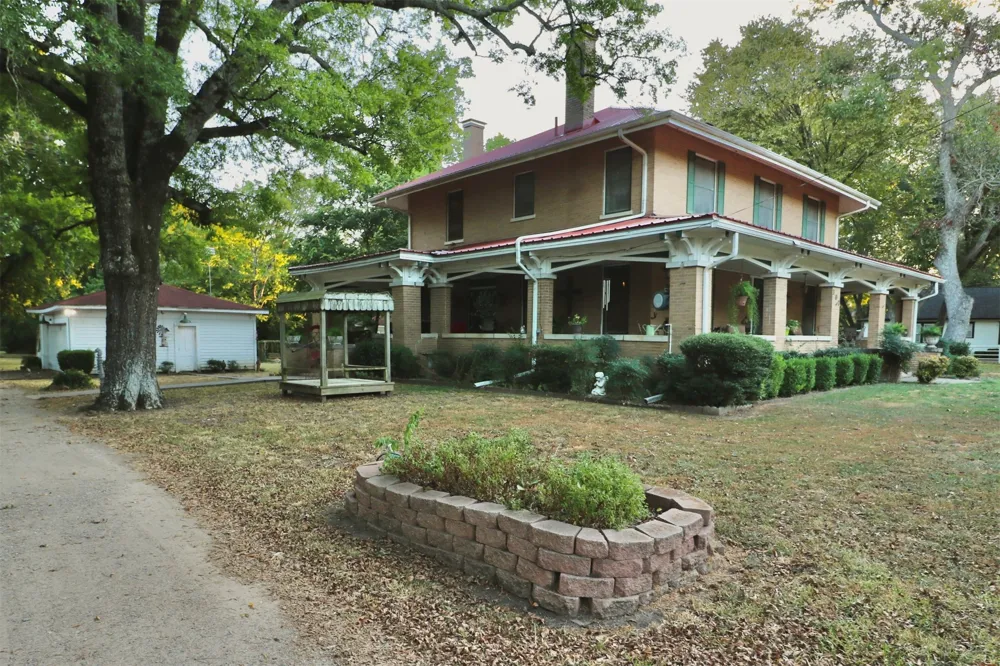 307 Honey Grove St Roxton, TX 75477