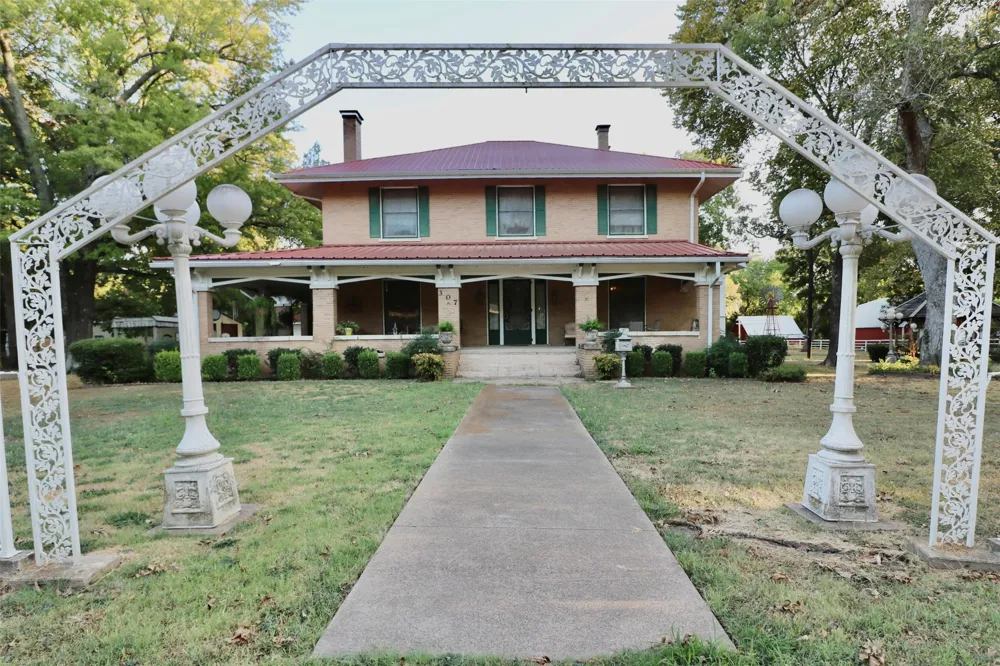 307 Honey Grove St Roxton, TX 75477