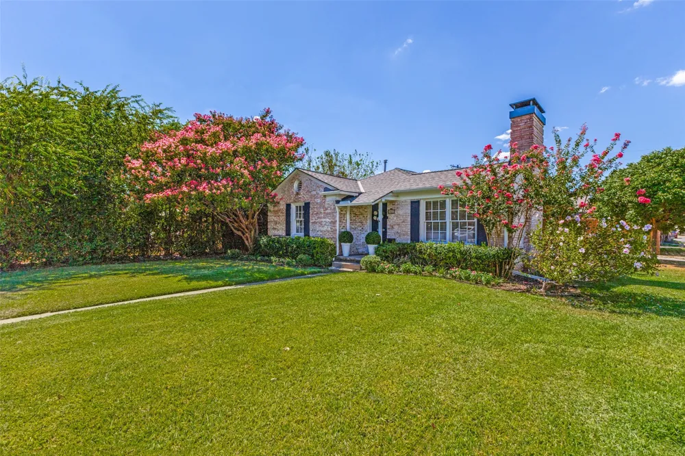 3627 S Versailles Avenue Dallas, TX 75209