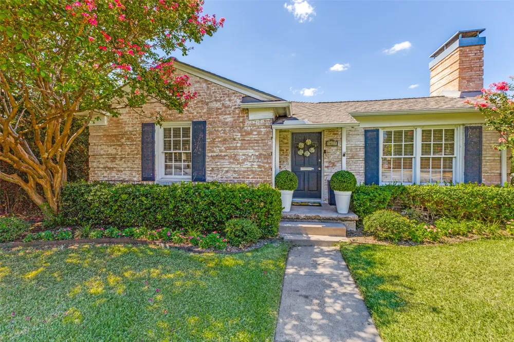 3627 S Versailles Avenue Dallas, TX 75209