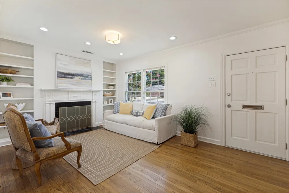 3627 S Versailles Avenue Dallas, TX 75209