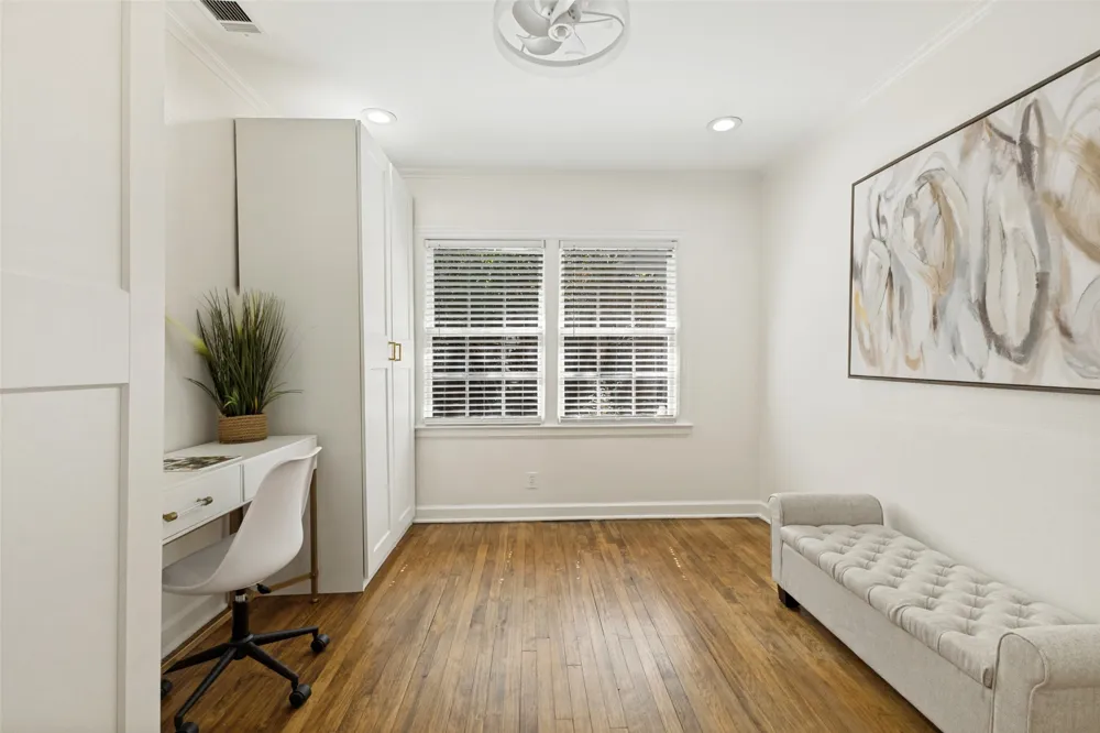3627 S Versailles Avenue Dallas, TX 75209