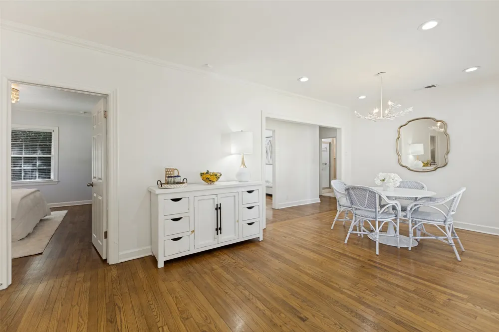 3627 S Versailles Avenue Dallas, TX 75209