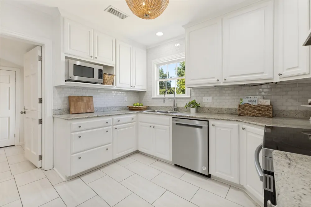 3627 S Versailles Avenue Dallas, TX 75209