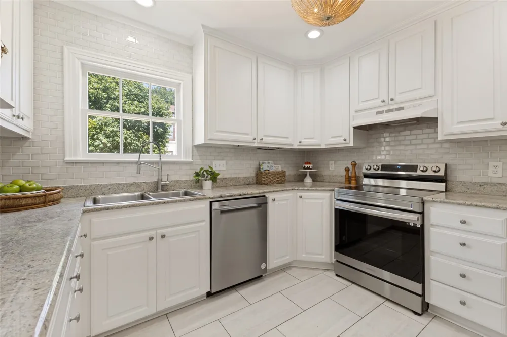 3627 S Versailles Avenue Dallas, TX 75209